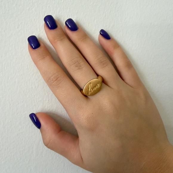 Gold 'Love' Engraved Ring - Picture 4 of 4